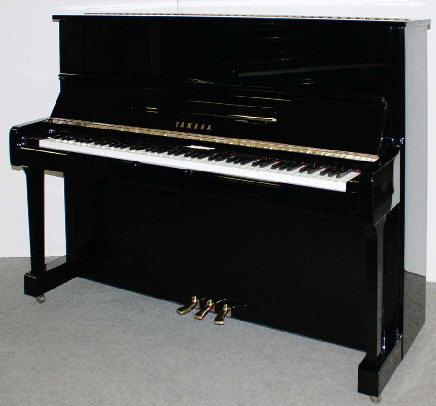Klavier-Yamaha-U100-schwarz-5381037-1-a